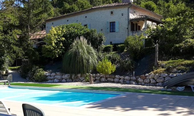 Valprionde Maison | Eco Gîte Théron Fontaine 20 places avec piscine dans un bel environnement calme