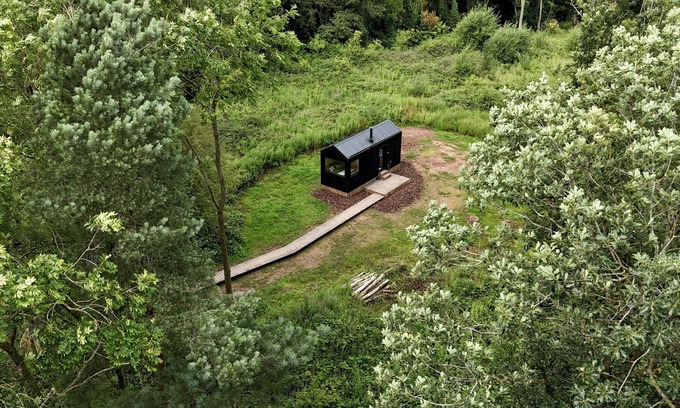 Tarporley Cabine | Eco Off-Grid Hideaway with Scenic Walks