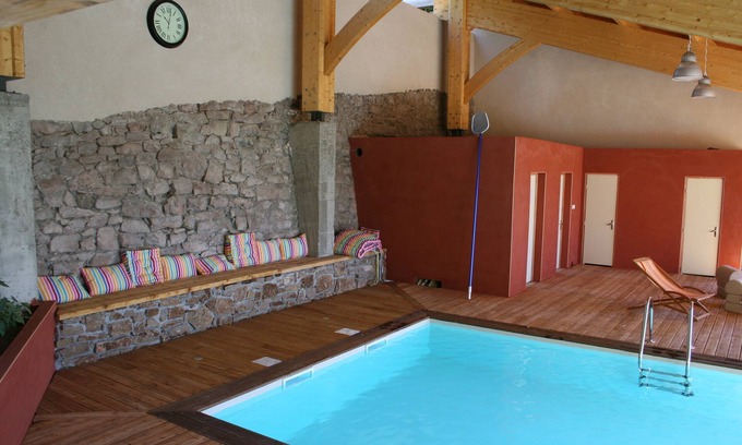 Verrieres Cottage | Gîte écologique- 4 étoiles 1055 m2 de plain-pied- Piscine chauffée 4 pers. Wifi