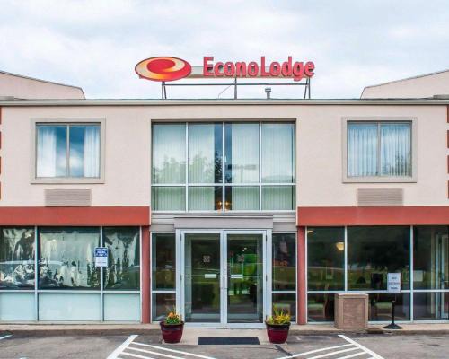 Big Flats Airport Cabine | Econo Lodge Elmira-Corning