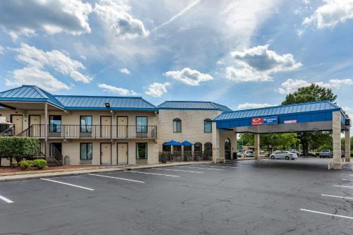 Cape Fear Cabine | Econo Lodge Fayetteville I-95