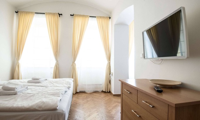 Prague 1 Appartement | Economic double bed studio apartment ground floor with kitchen and bathroom