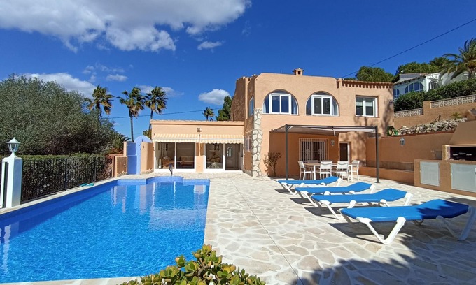 Paichi Villa | PRIX ÉCONOMIQUES, PISCINE PRIVÉE, WIFI, CHAUFFAGE CENTRAL, AA, 2 À 8 PERSONNES