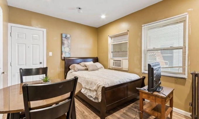 Ecorse Appartement | Ecorse Riverfront Retreat Close to dining & shops