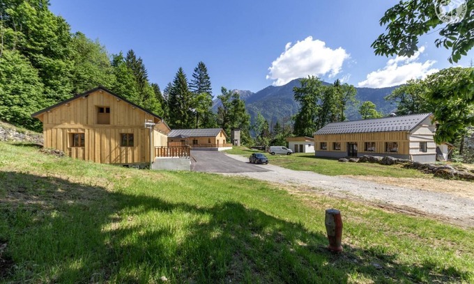 La Lechere Maison | EDELWEISS - PUSSY LA LECHERE