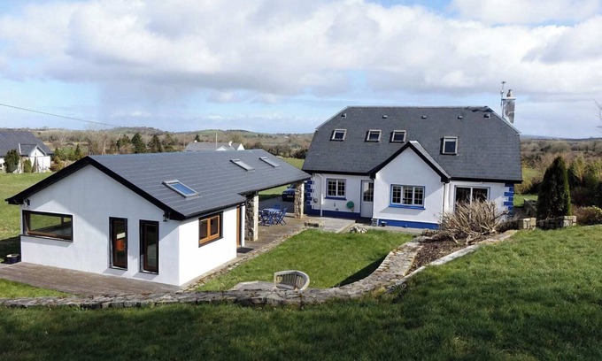 Ennis Maison | Eden Cottage Retreat - vue imprenable avec bain à remous!