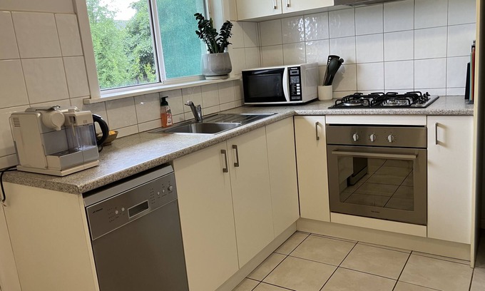 Coburg North Maison | Edgars Creek Retreat - Cozy Unit in Leafy Coburg. Perfect for couple or family