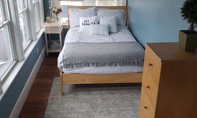 Edgewood Appartement | Edgewood, Cranston Charming 1 Bed by the Bay.
