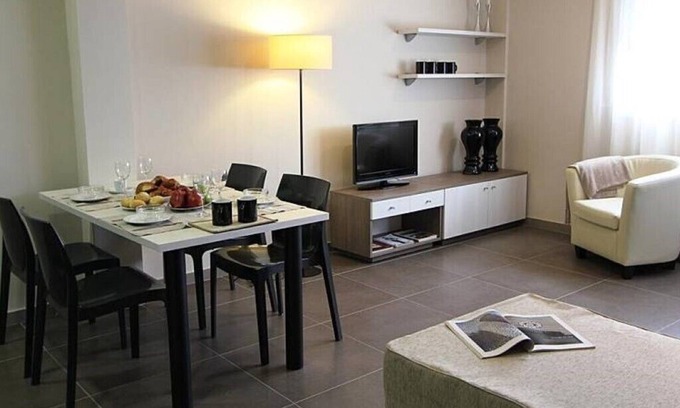 Sants-Badal Appartement | Edificio Aptos. Barcelona, Zona Sants, Consultar