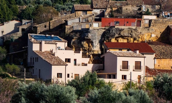 Belmonte de San Jose Maison | Edificio con Taller y Patio Interior, a los Márgenes de un Acogedor Pueblo