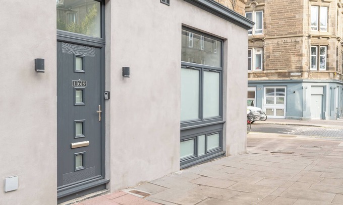Leith Appartement | Edinburgh City Centre | Main Entrance | Entire Aprt | 4Bedroom | Newly Remodeled