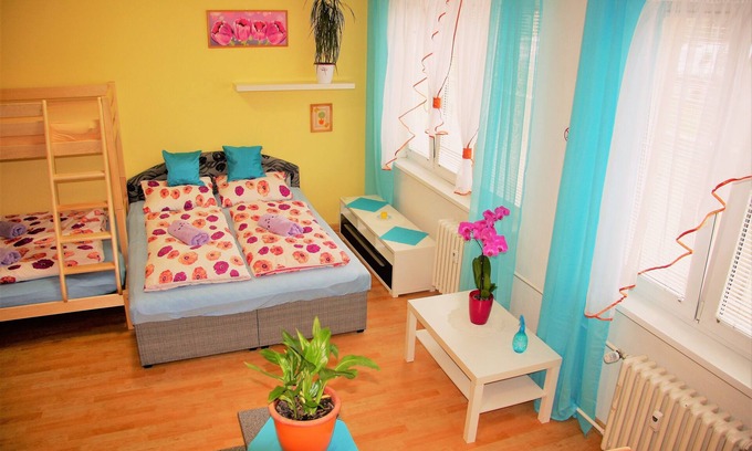 Prague 18 Appartement | Edita Dans 40m2 Fermer PVA Letňany