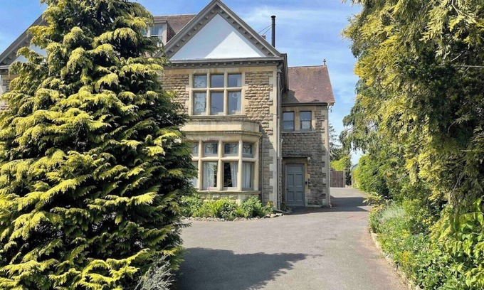 Frome Maison | Edwardian Town House: Garden & Cinema