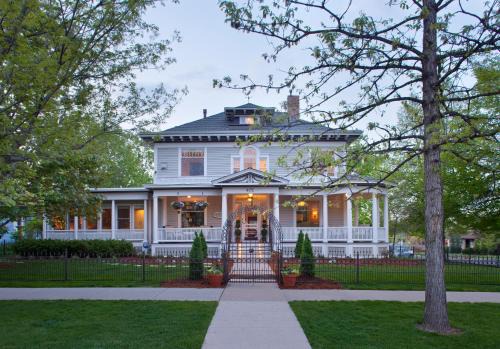 Old Town West Hôtel | Edwards House
