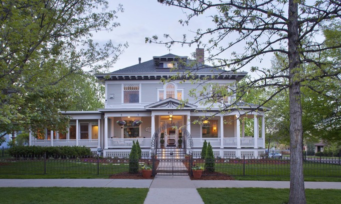 Old Town West Hôtel | Edwards House