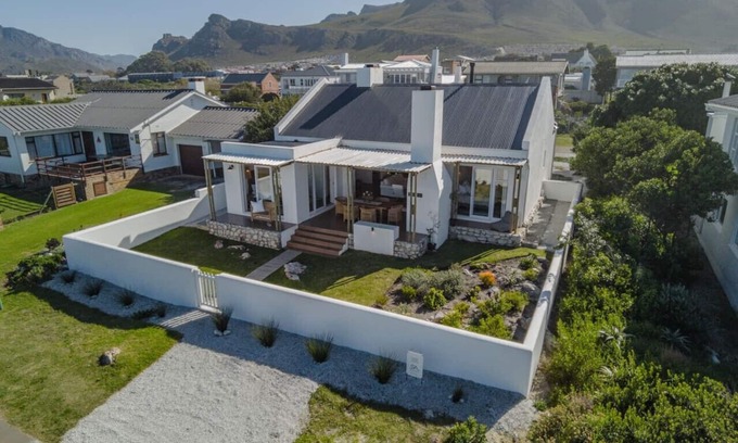 Kleinmond Cottage | Efcharisto Seaside Cottage - Lower Beach Road