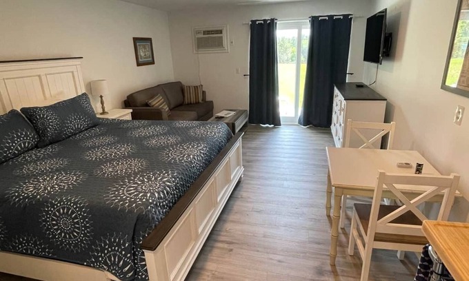 Wolfeboro Appartement | Efficiency 2--Piping Rock Resort