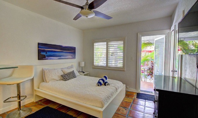 Hendricks and Venice Isles Maison | Efficiency 3 on water las olas/beach free kayaks.