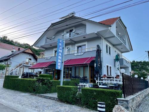 Piskupat Maison | Eiffel's Guest House