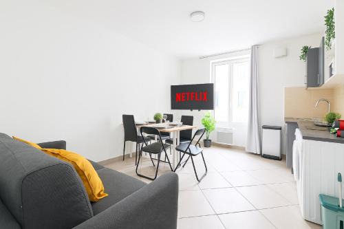 Quartier de Javel Appartement | Eiffel Tower - Heart of Paris-1BR-4P with NetFlix