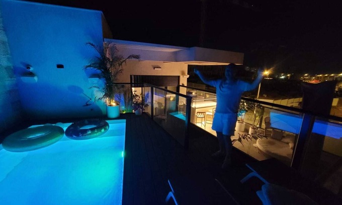 Eilat Appartement | Eilat, Penthouse avec piscine, 4ch, living room, terrasse,BBQ kosher pour Pâques