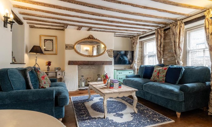 Malmesbury Appartement | Eilmers Cottage - Beautiful 4BD in Malmesbury!