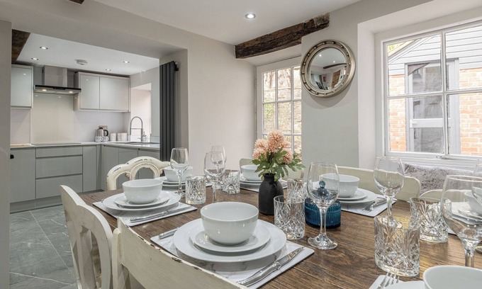 Malmesbury Maison | Eilmers Cottage Lovely 4BD in Malmesbury