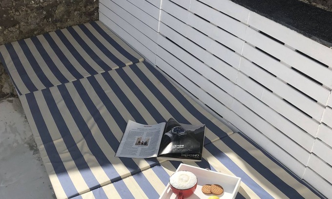 Candas Maison | Ein Gemütliches Häuschen 20m vom Strand mit Patios auf 2 Ebenen