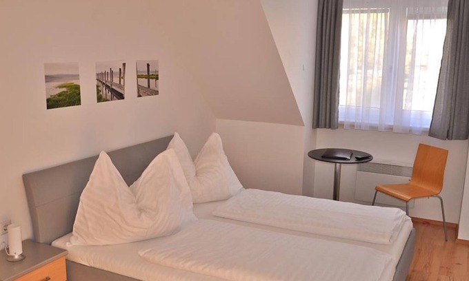 Rust Appartement | Einzelzimmer mit Du/wc - Hotel am See Rust