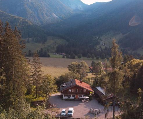 Bayrischzell Appartement | Einzigartiges Berg-Chalet in Alleinlage bis zu 21 Personen
