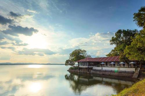 Polonnaruwa Station Balnéaire | EKHO Lake House - From Colonial Bungalow to Royal Retreat