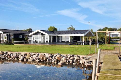 Munkebo Maison | Eksklusiv sommerhus beliggende i vandkanten