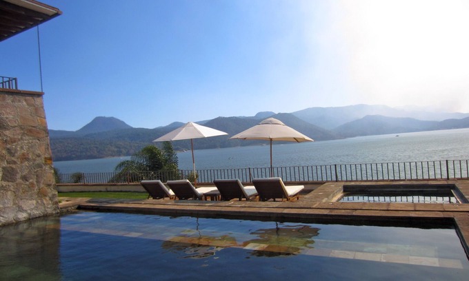 Centro Villa | El Beneficio, esplendida villa a la orilla del lago, extraordinaria ubicación