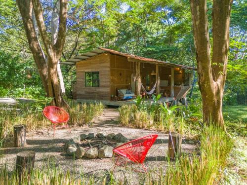 Playa Negra Maison | El Chic Shack, Authentic Cabin walk to Negra