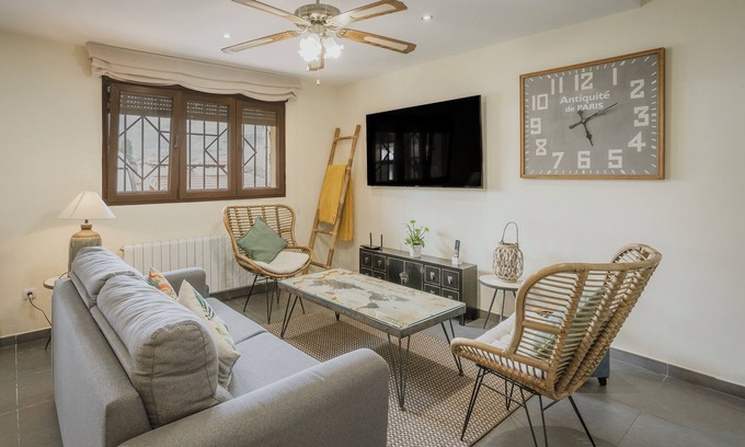 Villanueva de Avila Maison | El Encanto del Alberche 'Casa 4' avec vue sur les montagnes, piscine partagée et Wi-Fi