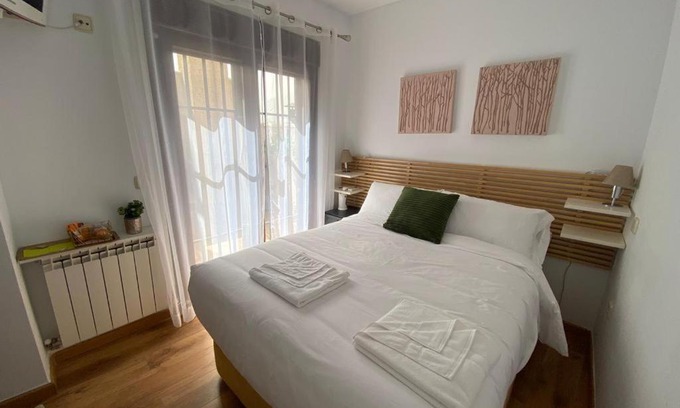 Lozoyuela Lit Et Petit-Déjeuner | El Mondalindo Habitación intima con patio