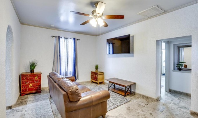 El Paso Maison | El Paso Vacation Rental about 6 Mi to Downtown!