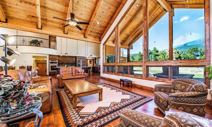 Fort Valley Maison | "El Rancho" The Grand House with Snowbowl Vistas w/AC