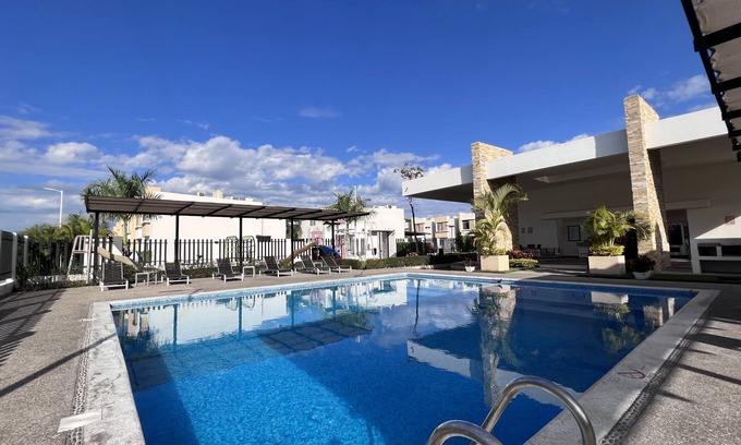 Las Jarretaderas Maison | EL ROBLE HOUSE, 10 MINUTES TO THE BEACH, 3 BEDROOMS, POOL AND AIR CONDITIONED