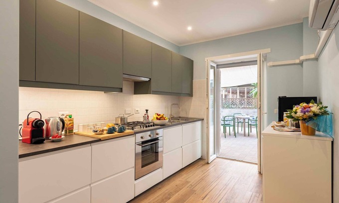 Quartiere XXXIII Lido di Ostia Ponente Appartement | Elegance and Comfort: Spacious House with Patio and 3 Bathrooms