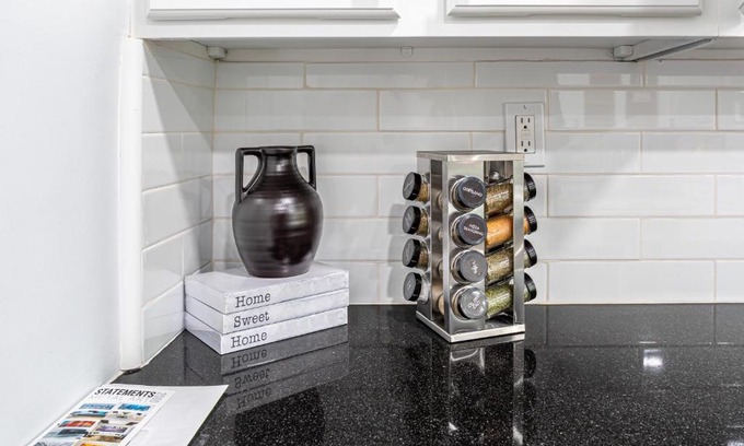 Huntington Station Appartement | Elegance at Huntington Spacious Family Apt Yard