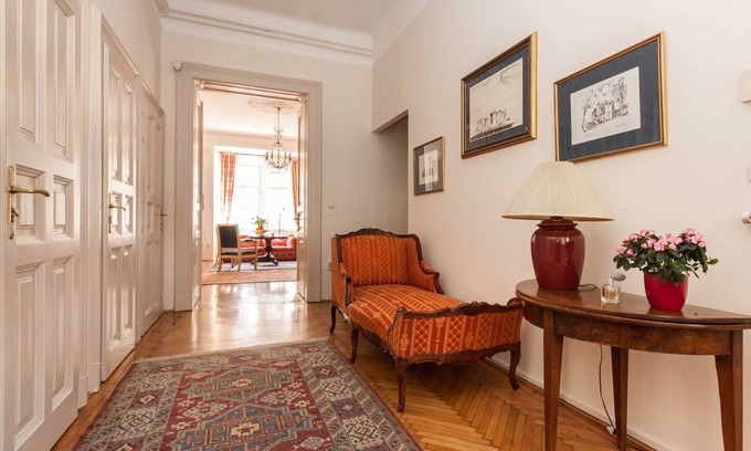 Lagymanyos Appartement | Elégance & Tradition
