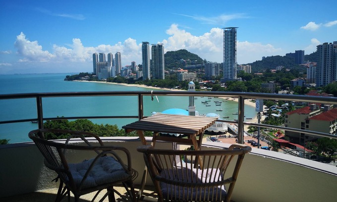 Tanjung Bungah Maison | Elegant 121 sqm apartment with fantastic sea views