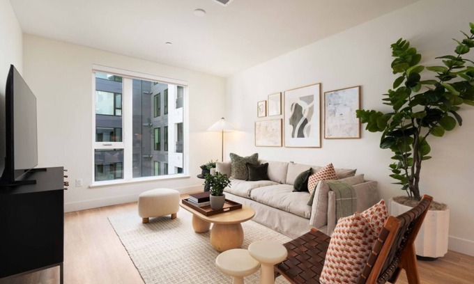 Burlingame Copropriété | Elegant 1BR Condo with Pool– One Adrian Living
