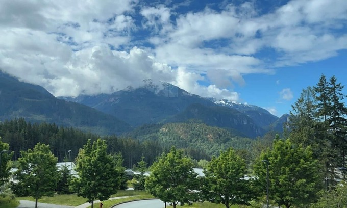 West Vancouver Maison | Elegant 2 bedroom Guest Suite in Prime Ambleside near Beach, Mall, Downtown