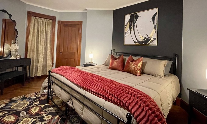 Sandusky Appartement | Elegant 2 Bedroom King Suite Downtown Sandusky/ Cedar Point/ Lake Erie