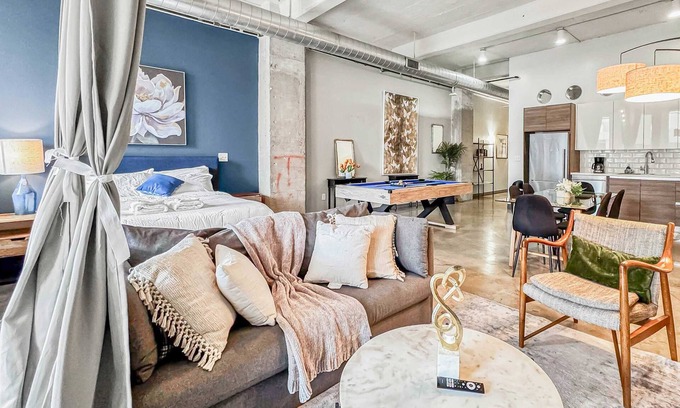 Downtown Dallas Appartement | Elegant 2BD | DT Dallas | Sleeps 10 | Free Parking