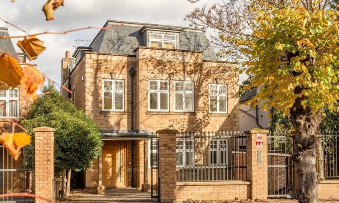 Finchley Church End Maison | Elegant 4Bed w/Gym/Cinema/Games
