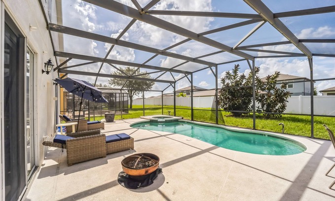 Marbella Maison | Elegant 5BR Villa with Private Pool by RedAwning