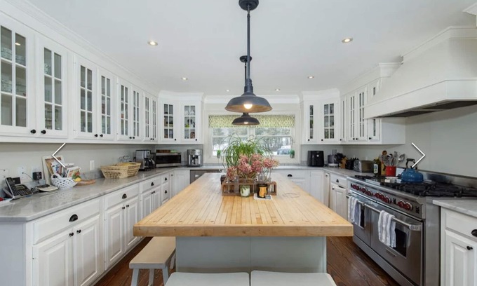 Pine Plains Autre | Elegant 6,000 Sq' 30 Acre Estate - Spectacular Views!